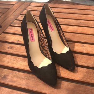 Betsy Johnson Scalloped Edge Black Suede Heels